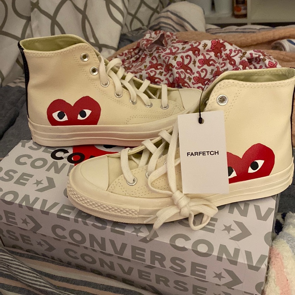 Selling brand-new COMME des GARÇONS Converse